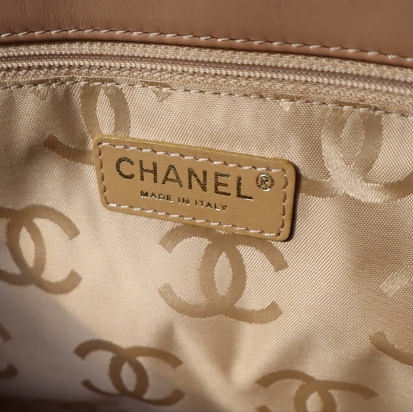 CHANEL Wildstich Leather Shoulder Bag - Picture 6 of 12